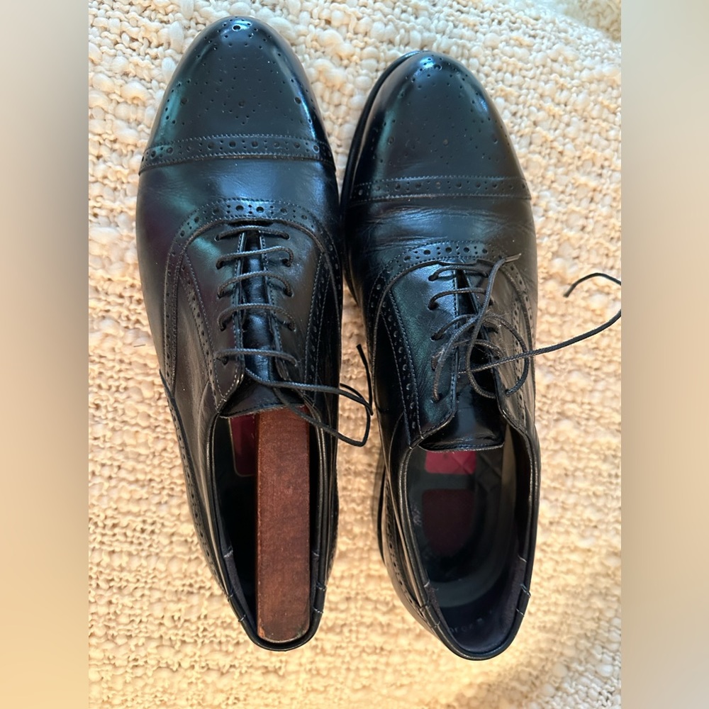 Men’s leather shoes size 8